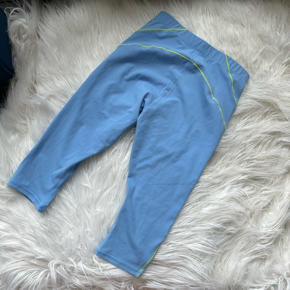 Fabletics high waist capri workout leggings, NWOT, size S - Picture 4 of 5